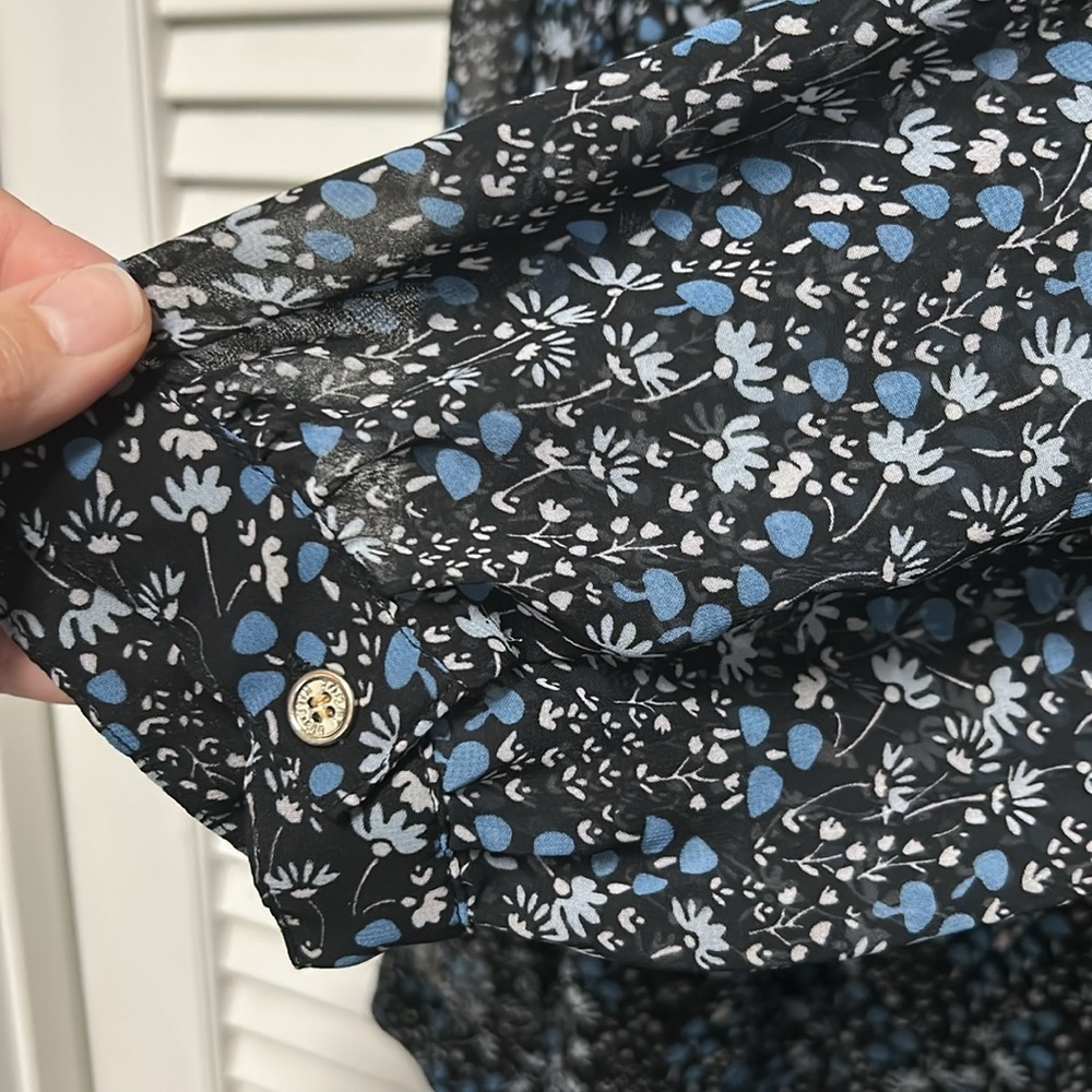 Tommy Hilfiger Navy Flowy blouse with sheer sleeves and mushroom floral print - Picture 7 of 8